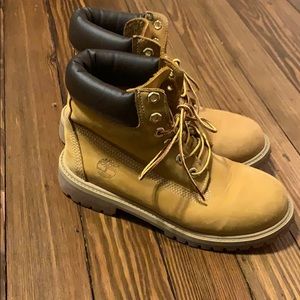 Timberland Youth Wheat Nubuck Boots Size 4.5